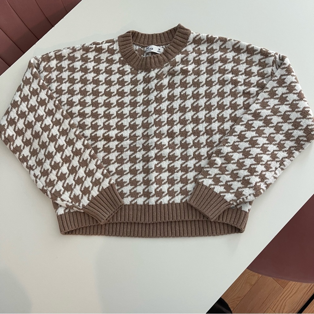 hollister cropped houndstooth sweater